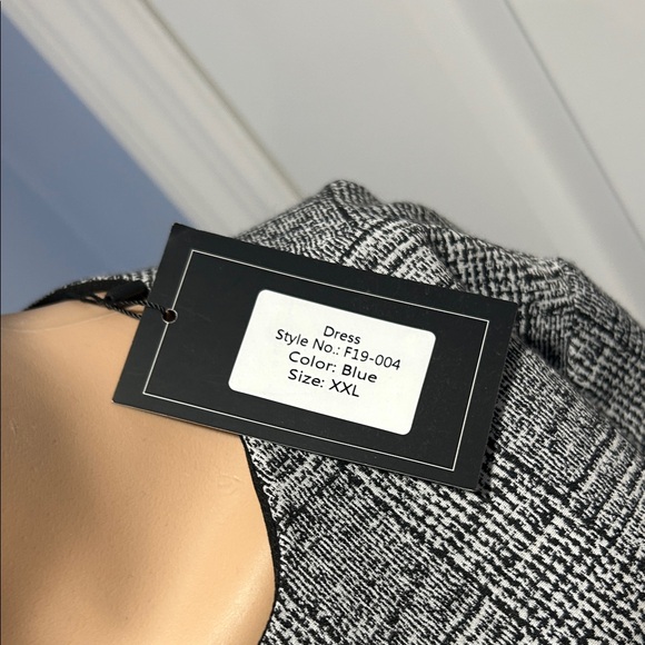 BRAND NEW Elegant Blue Floral Women's Dress XXL - Picture 6 of 8